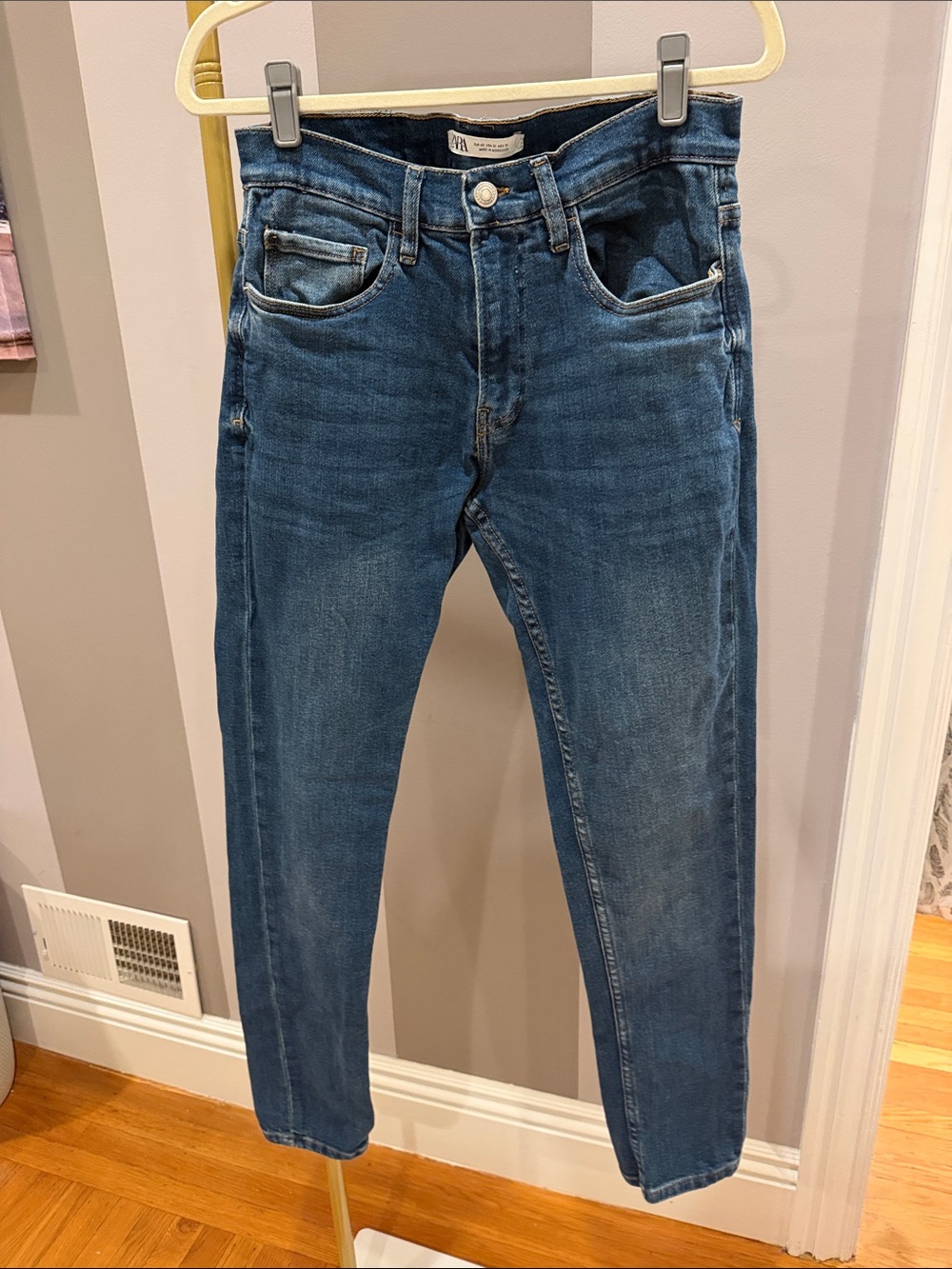 Zara Womens Straight Leg Jeans in Medium Blue Wash